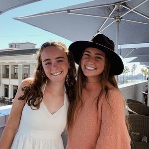 Meet your Posher, Chloe